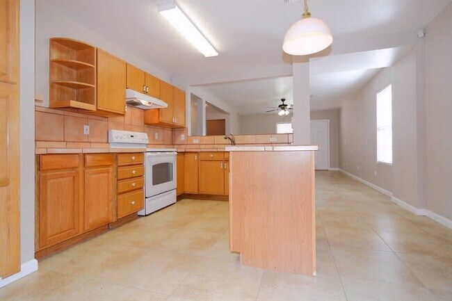 Foto del edificio - 12540 N B St