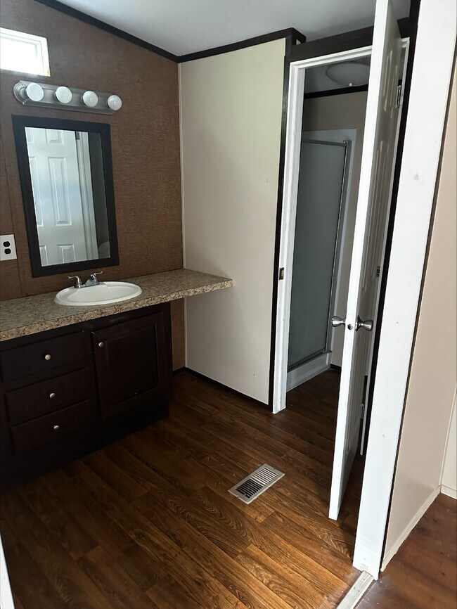 Foto del edificio - 3322 IH-69 Access Rd