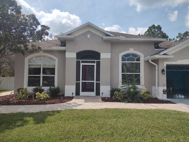 Foto del edificio - "Spacious 4-Bedroom with 3 Full Baths - 2,...