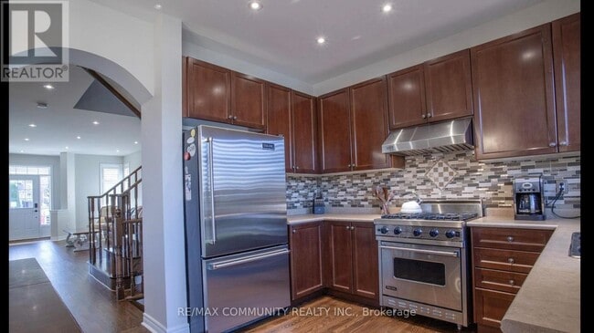 Building Photo - 327 Mantle Ave