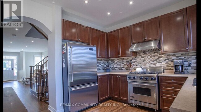 Photo du bâtiment - 327 Mantle Ave