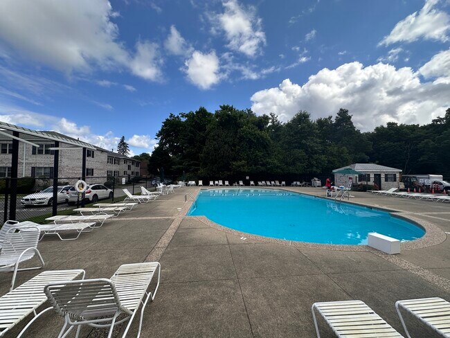 Foto del edificio - 51 Lake Shore Ct