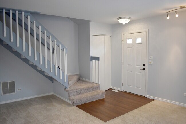 Building Photo - 3206 Anton Dr
