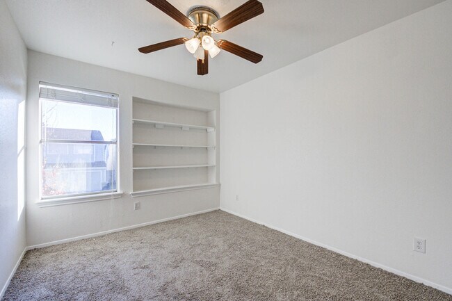 Foto del edificio - 10314 Bell Gardens Dr