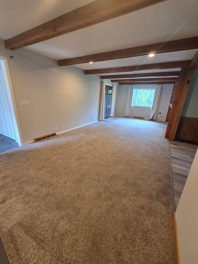 Foto del edificio - Charming Westside ranch with updates throu...