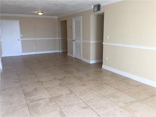 Building Photo - 1805 Sans Souci Blvd