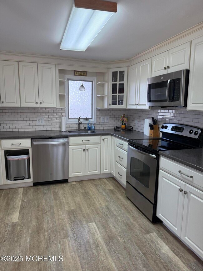 Building Photo - 34 E Beach Way