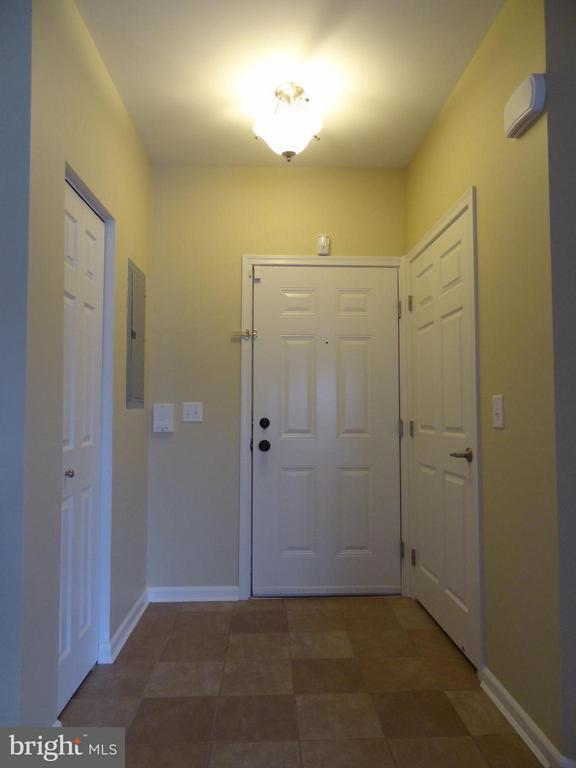 Building Photo - 7557 Stoney Run Dr