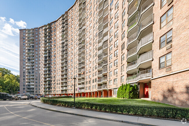 Building Photo - Forest View Crescent