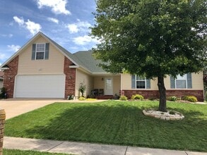 Building Photo - 448 Taylor Dr