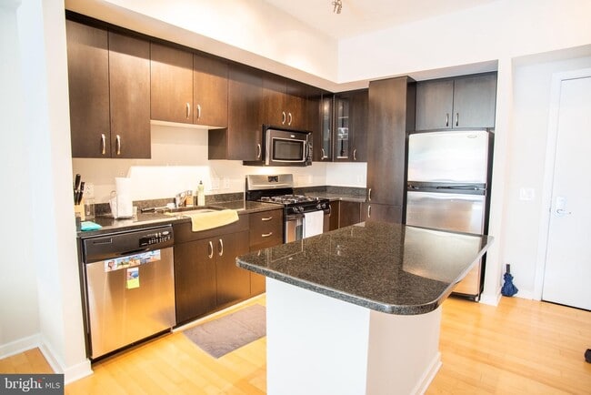 Building Photo - 475 K St NW
