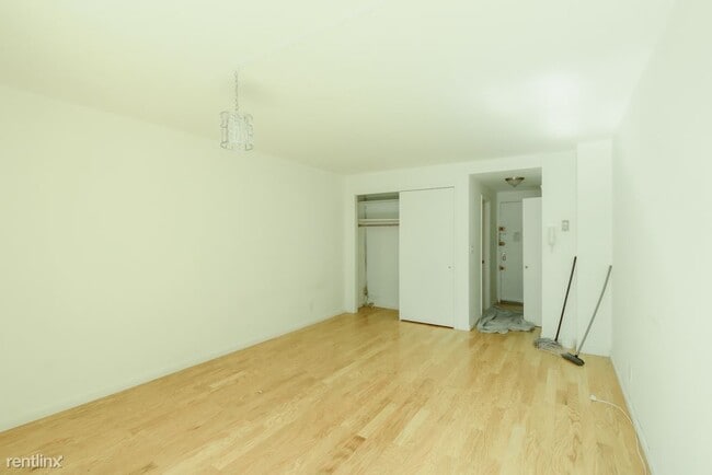 Building Photo - Studio, 1 bath House - 117 E 71st St 5BC