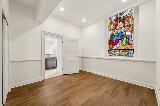 Building Photo - 401 Martin St