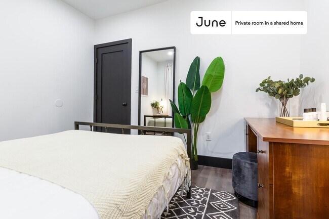 Foto del edificio - Private bedroom in 3 bed/1 bath Home