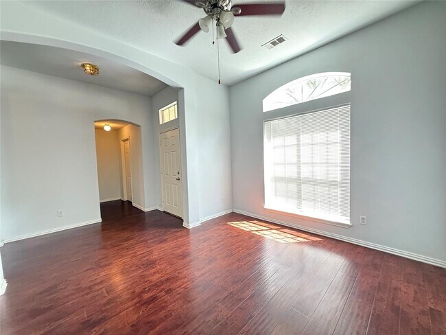Foto del edificio - 21331 Riverside Ridge Ln