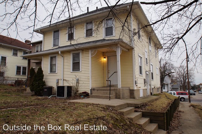 Building Photo - 900-902 Bowen St