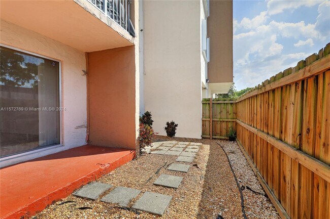 Building Photo - 10900 SW 104th St