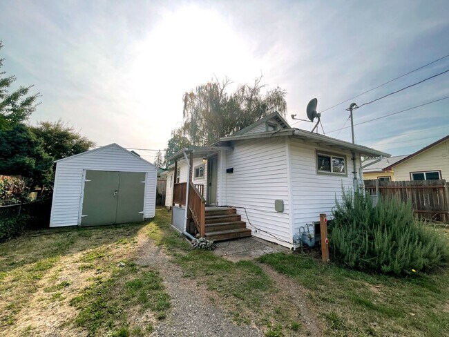 Foto del edificio - Cozy Kenton Home with Fenced Yard, Shed