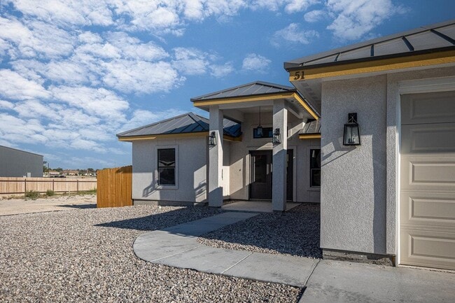 Building Photo - 51 Yvonne Dr
