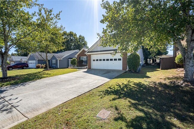Building Photo - 2493 Barndale Dr