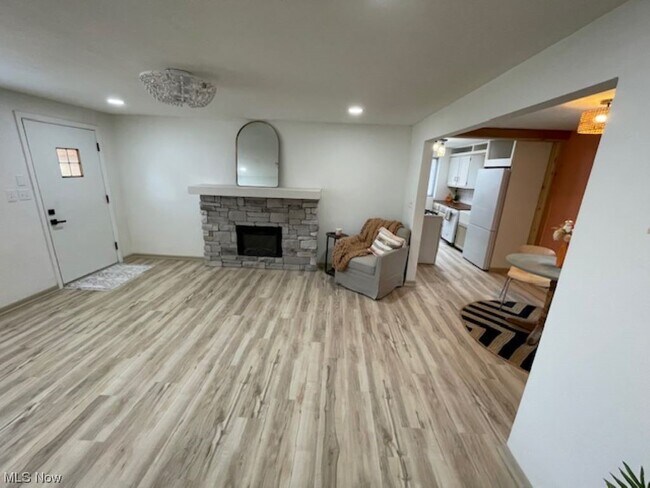 Foto del edificio - 5803 Lake Rd