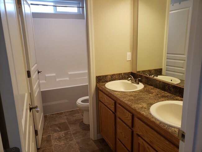 Foto del edificio - 1541 Derby St Unit 2