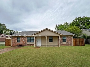 Building Photo - 2372 Ashland Dr