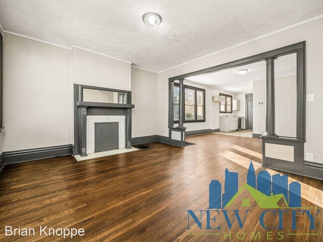 Building Photo - 3 br, 1 bath House - 625 East 4th Avenue