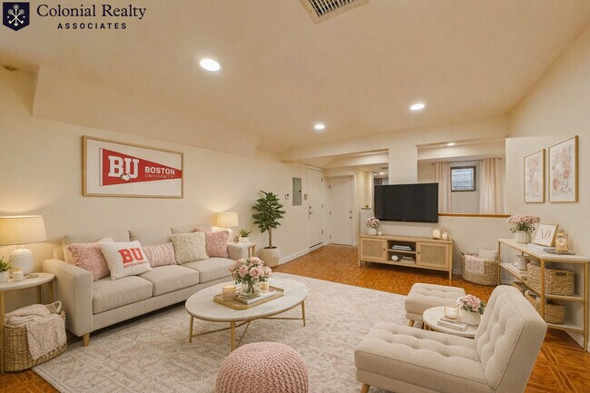 Building Photo - 73 Thatcher St