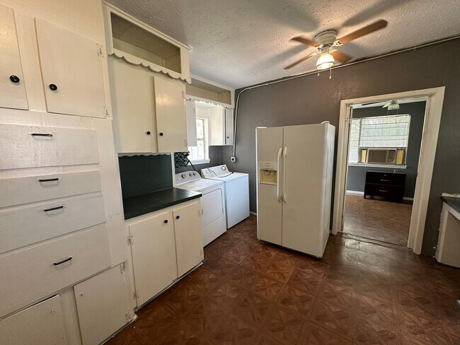 Foto del edificio - 6818 Stearns St