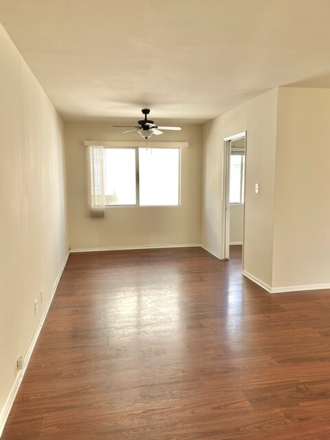 Spacious and bright living room - 541 N Flores St
