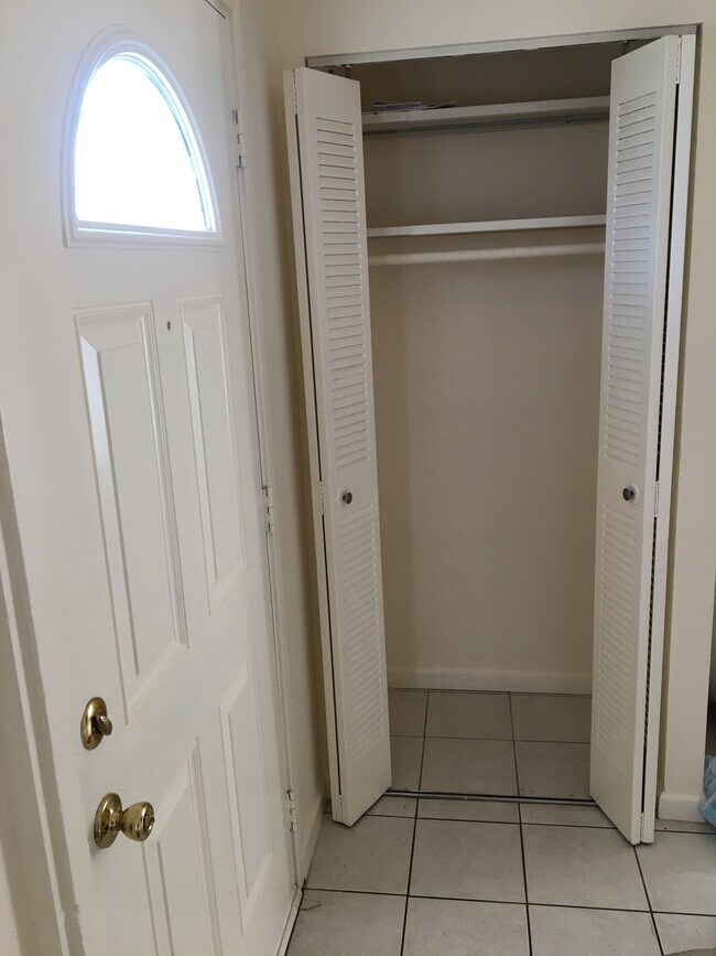 Foto del edificio - 9709 Docena Dr