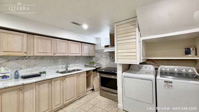 Building Photo - 27 Murchison Cres