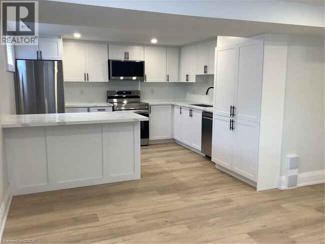 Photo du bâtiment - 229 W 18th St
