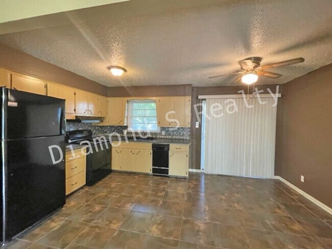 Foto del edificio - South Springfield 3 Bedroom Home Available Soon!