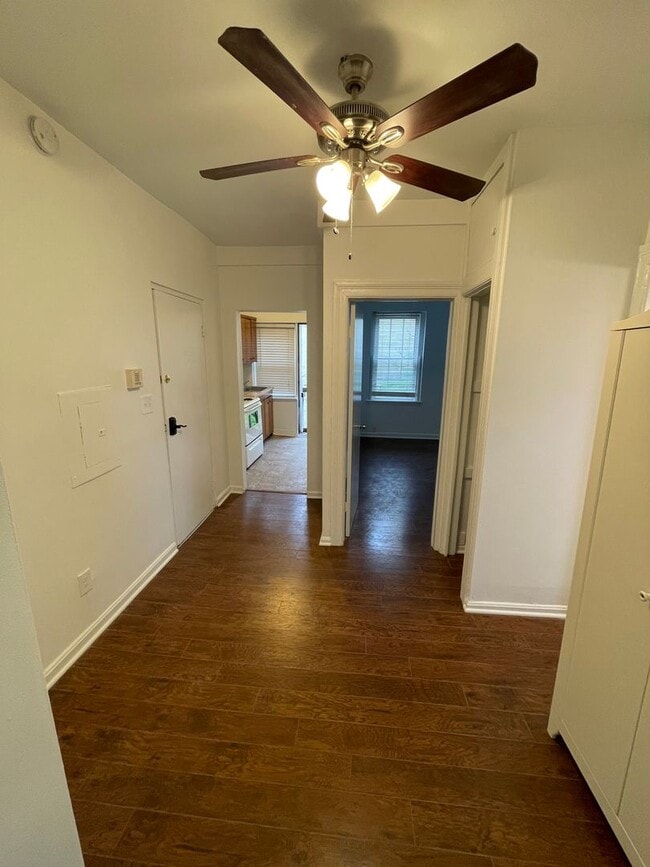 Building Photo - 1544 Independence Ave SE