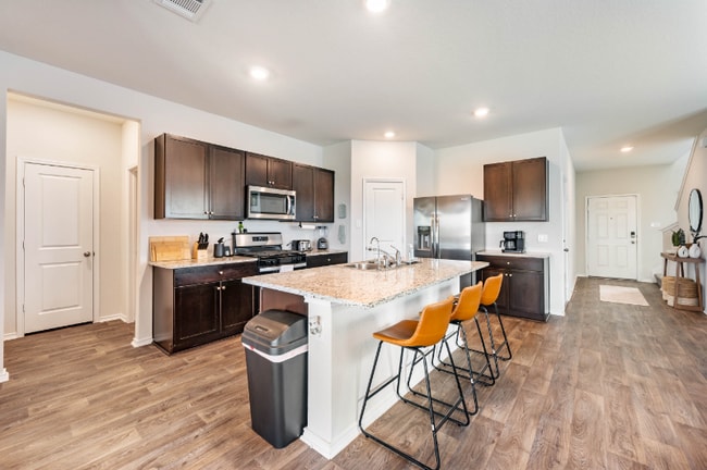 Foto del edificio - 6403 Embankment Rd