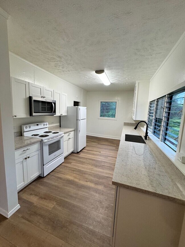 Foto del edificio - 18-1692-1692 Volcano Rd