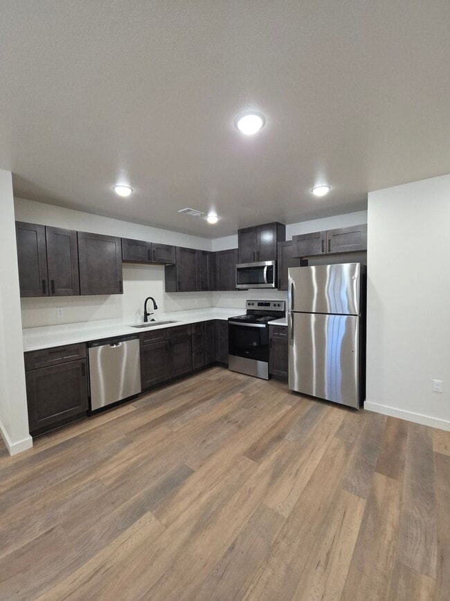 Foto del edificio - 703 W 12th St