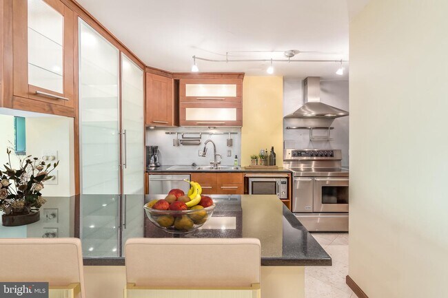 Foto del edificio - 4600 Connecticut Ave NW