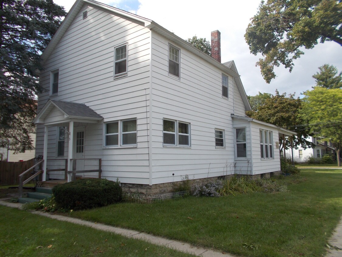 301 W Maple St, Mount Pleasant, MI 48858 Apartments in Mount Pleasant