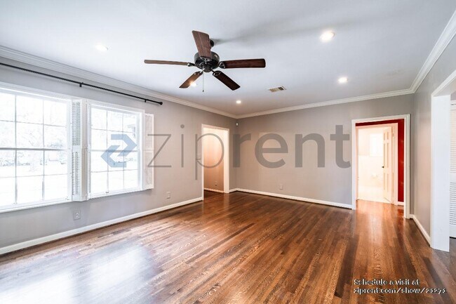 Foto del edificio - 2139 Dryden Rd