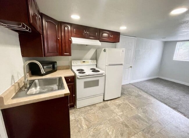 Building Photo - Harrington Unit B