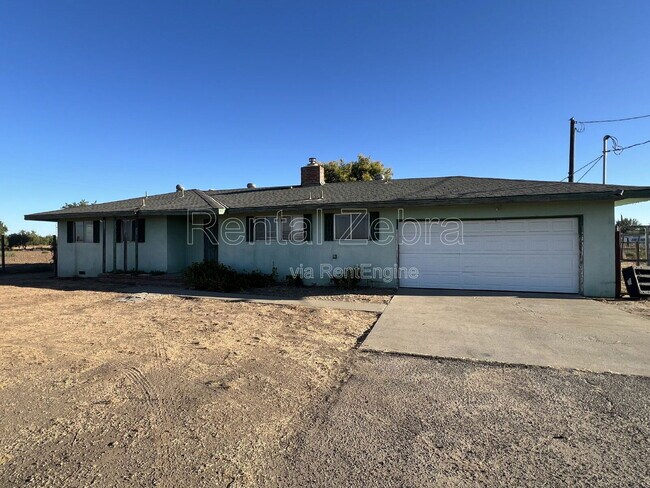 Building Photo - 12640 Le Grand Rd