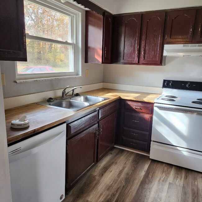 Building Photo - 1319 Cedarwood Dr