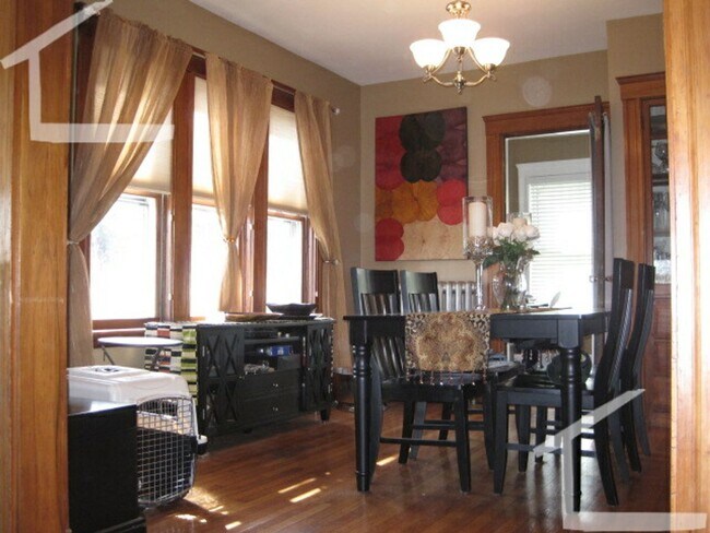 Building Photo - Large Renovated Unit in Lower Allston