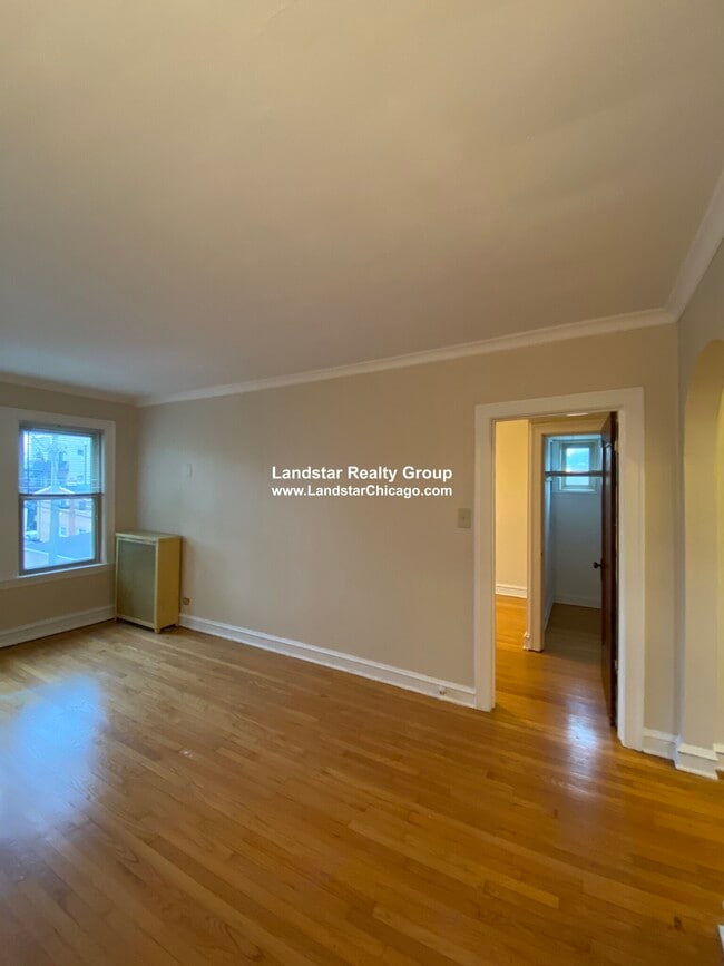 Foto del edificio - 2815 W Berteau Ave
