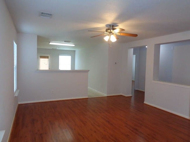 Building Photo - 11415 Log Cabin Ln