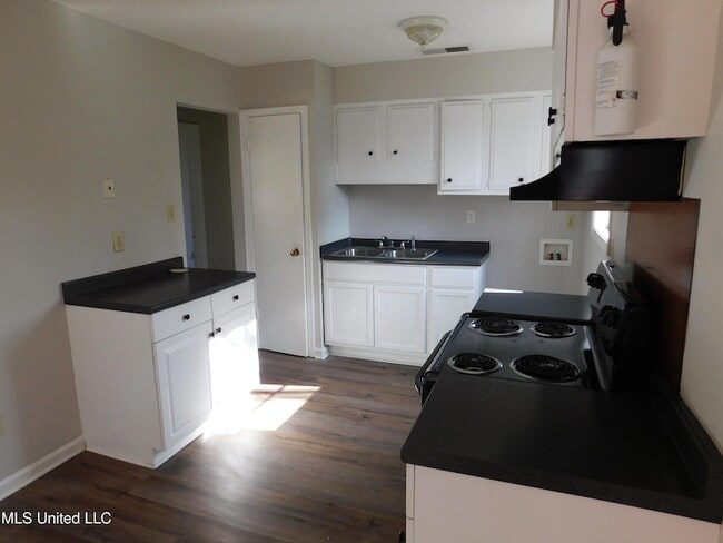 Building Photo - 1827 Custer Dr