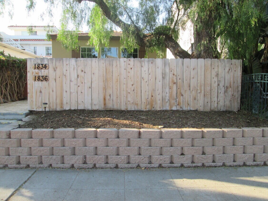 Primary Photo - 1834-36 Chalcedony St